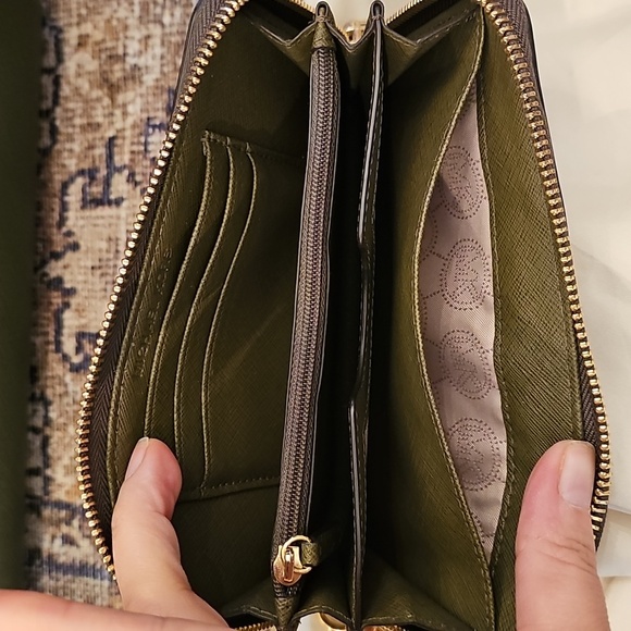 Michael Kors Selma Bag In Olive Green - Picture 15 of 16